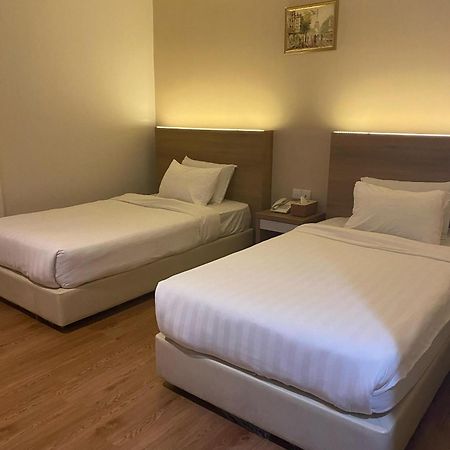 Lovina Inn - Nagoya Batam מראה חיצוני תמונה