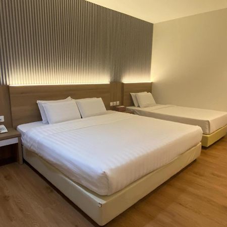 Lovina Inn - Nagoya Batam מראה חיצוני תמונה