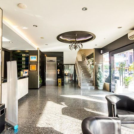 Lovina Inn - Nagoya Batam מראה חיצוני תמונה