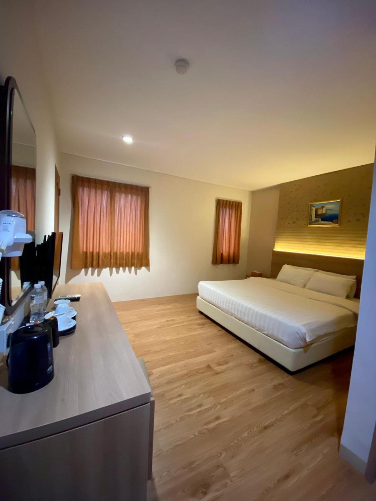 Lovina Inn - Nagoya Batam מראה חיצוני תמונה