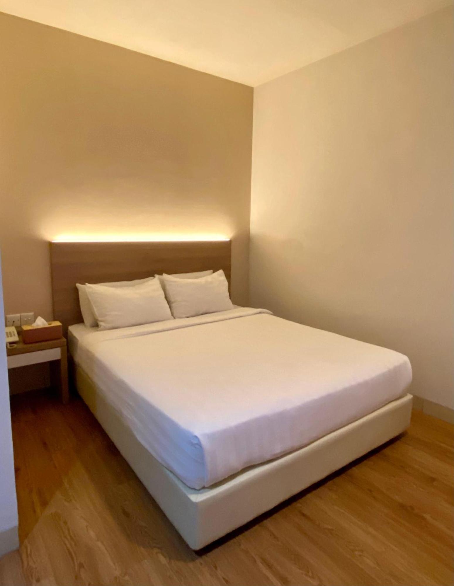 Lovina Inn - Nagoya Batam מראה חיצוני תמונה