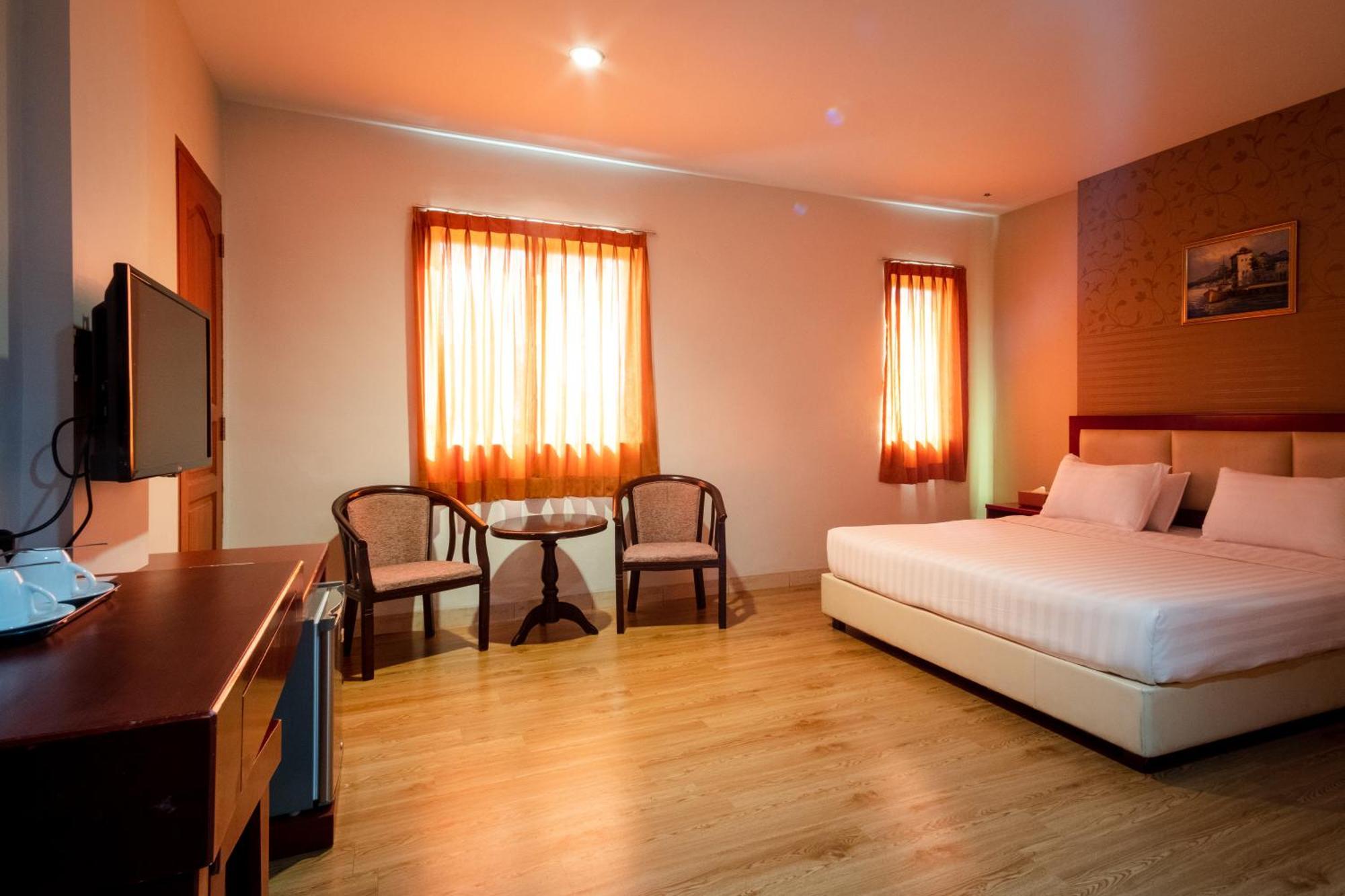 Lovina Inn - Nagoya Batam מראה חיצוני תמונה