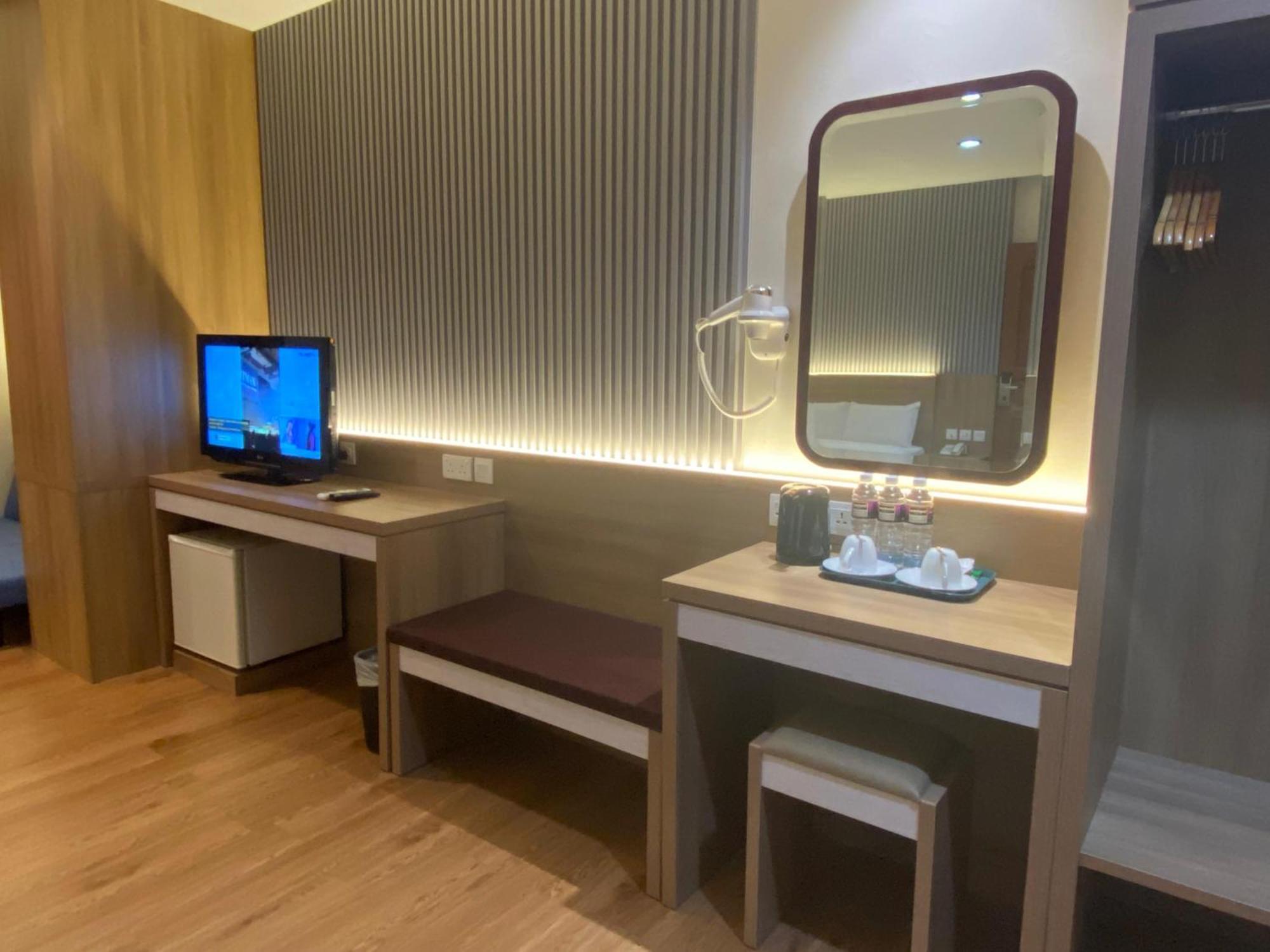 Lovina Inn - Nagoya Batam מראה חיצוני תמונה