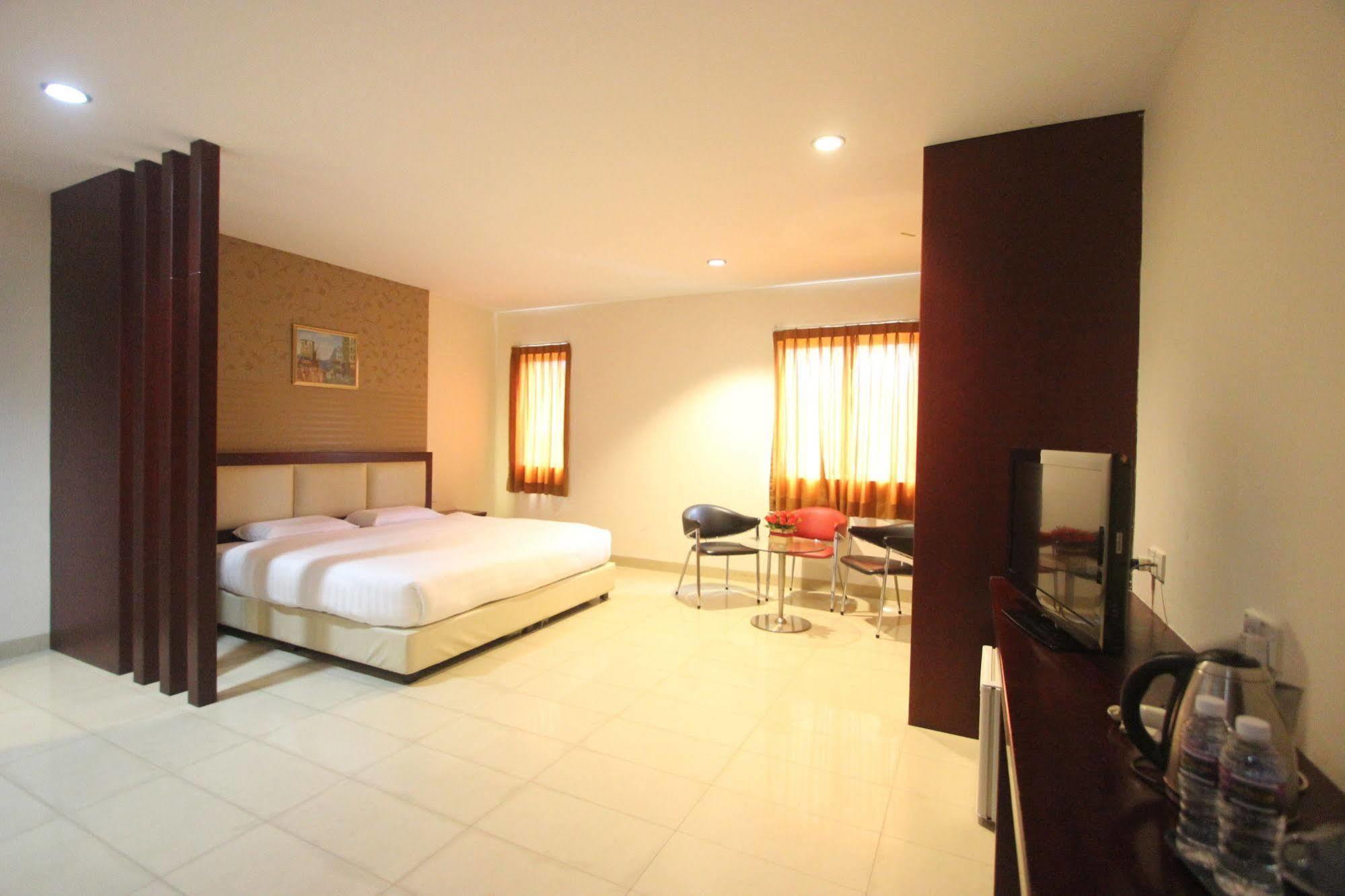 Lovina Inn - Nagoya Batam מראה חיצוני תמונה